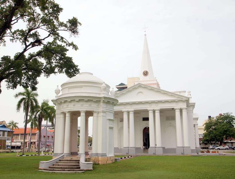 Penang: Trishaw Ride and Hawker Center Food Tour - A gentle ride through George Town’s old streets