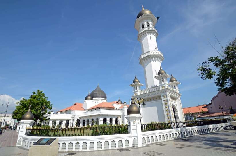 Penang: Trishaw Ride and Hawker Center Food Tour - The food portion: more than one famous noodle