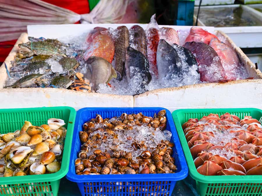 Phuket: Sunset View and Seafood Market Dinner Guided Tour - Choosing the seafood and controlling the cost