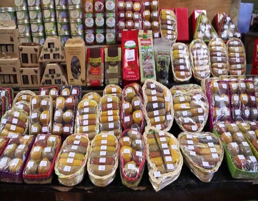 Port Louis: Private Guided Tour and Street Food Tasting - Private car comfort and the six-hour schedule