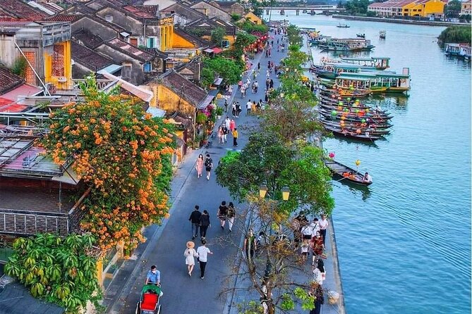 Private Boat Ride, Night Market, and Walking Tour in Hoi An - Crossing into Hoi An Ancient Town