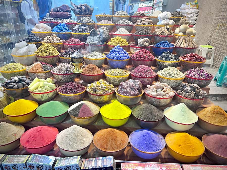 Private Dubai Old Town Tour,street food,Boat & Museums - Spice Souk, saffron, and the pleasure of browsing