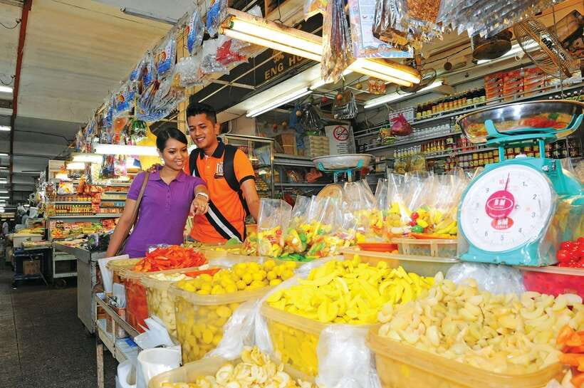 Private Half Day Penang Tasty Local Street Food Tour - The first stops: fritters, lobak, and local snacks