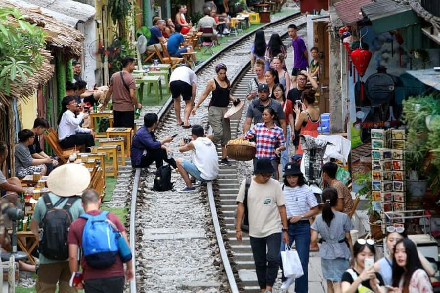 Private: Hanoi Street Food Exploration and Train Street Trip - Fried snacks, sandwiches, and sweet stops
