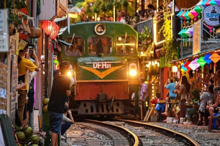 Private: Hanoi Street Food Exploration and Train Street Trip - Pho, bun cha, and the dishes that define Hanoi