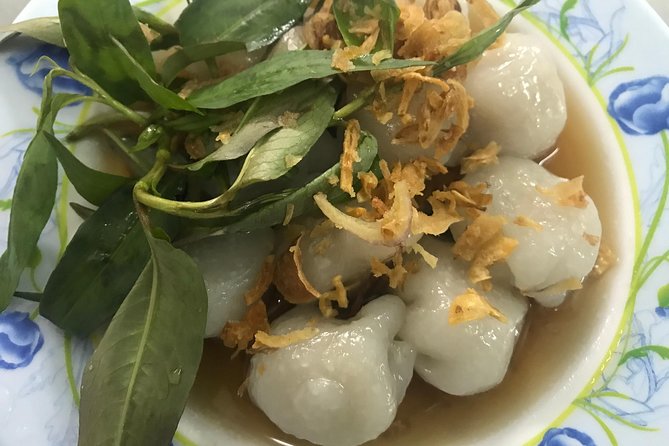Private Ho Chi Minh Street Food Tour by Motorbike with Ao Dai Female Rider - Alleys and apartments on the ride home