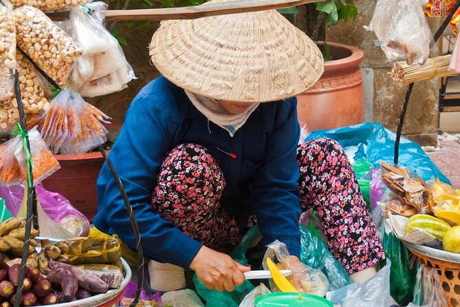 PRIVATE Hoi An Ancient Town - Night Market Street Food By Night - Starting in Hoi An Ancient Town