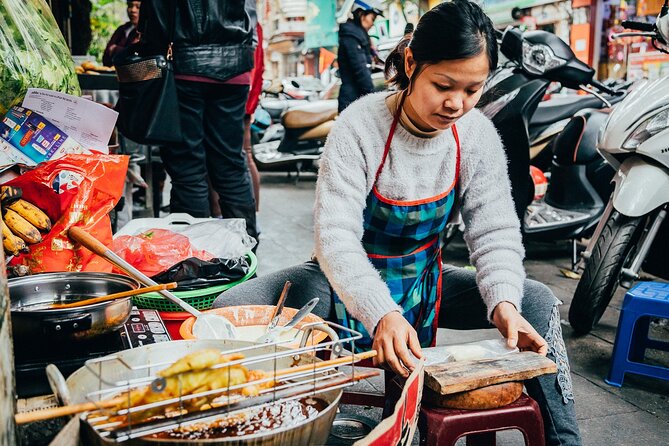 PRIVATE Hoi An Ancient Town - Night Market Street Food By Night - What to know before you go