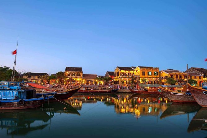 Private HoiAn Ancient Town Night Market Street food tour by Night - The food list is the main event