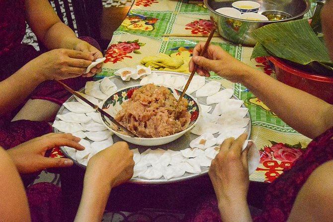 Private HoiAn Ancient Town Night Market Street food tour by Night - A private group changes the feel