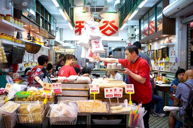 Private Kowloon Michelin Rated Street Food & Culture Tour - Starting in Sham Shui Po