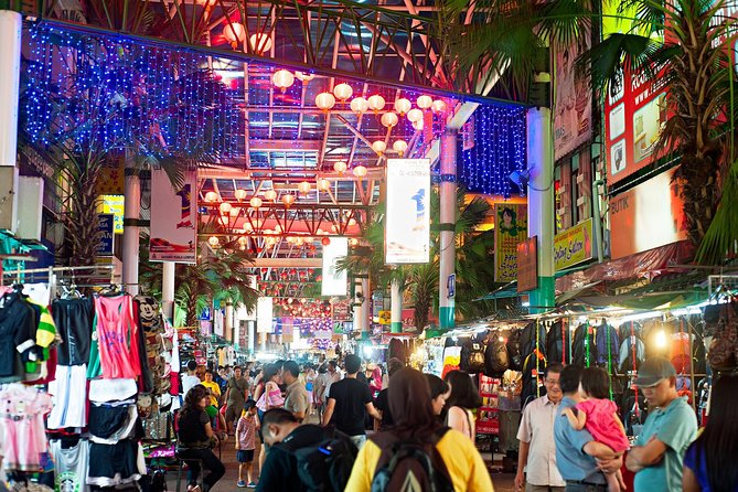 Private Kuala Lumpur Night Market And Food Tour - Merdeka Square and the Sultan Abdul Samad Building