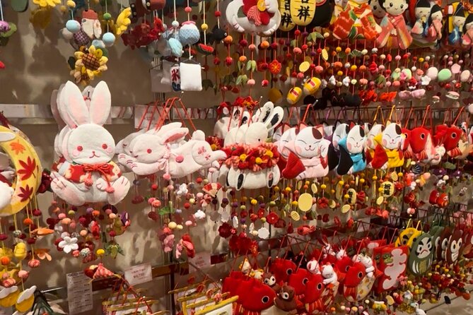 Private Nishiki Market Food & Sake Tour by Young Local Guides - What the private, student-led format feels like