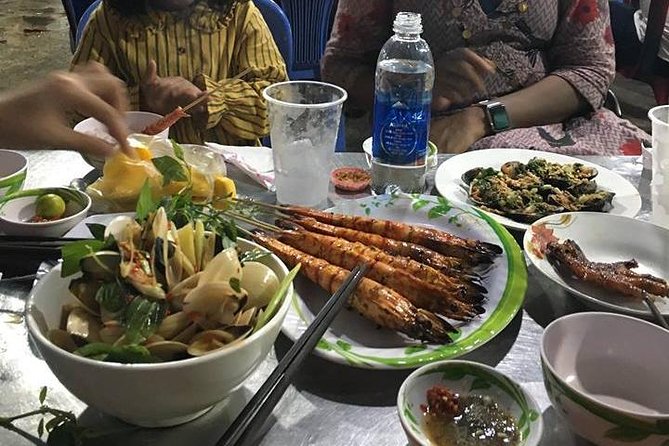 Private Saigon Street Food Tour with Motorbike - The first stop: rice paper salad and tropical drinks