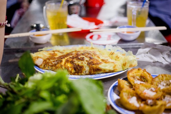 Private Street Food Motorbike Tour in Ho Chi Minh City - District 5 and Dessert With Coconut
