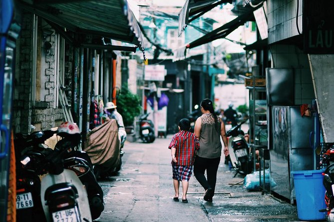 Private Street Food Tour by Motorbike/Car with Local Students - Starting with a motorbike ride through Saigon