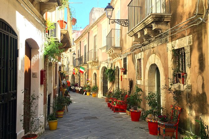 Private Syracuse Tour & light lunch in food market - Why a private morning in Ortigia works so well