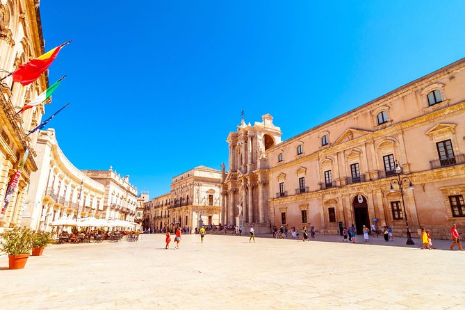 Private Syracuse Tour & light lunch in food market - How the guides shape the experience
