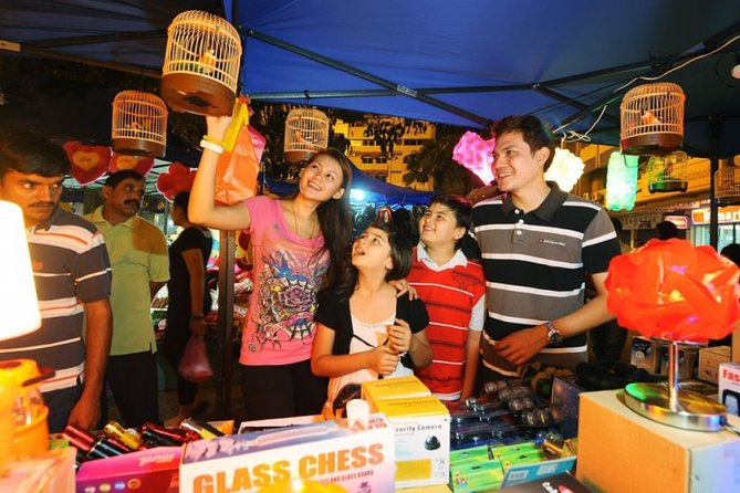 Private Tour : "Lepak-Lepak" at Local Night Market & Mamak Stall - Who will enjoy this evening most?