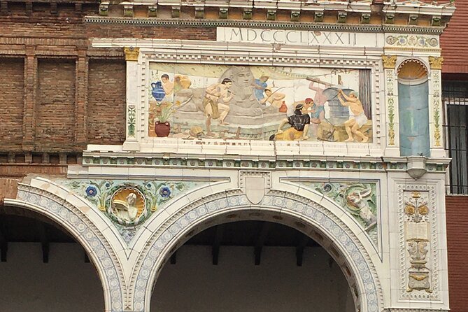 Private tour of Naples with street food tasting - San Gregorio Armeno and the street of nativity figures
