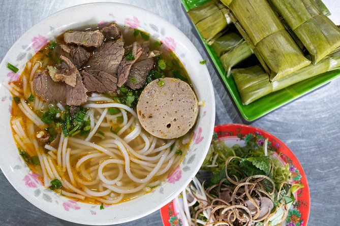 PRIVATE Walking STREET FOOD with GIRLPOWER locals - Ho Thi Ky Flower Market: the main food stop