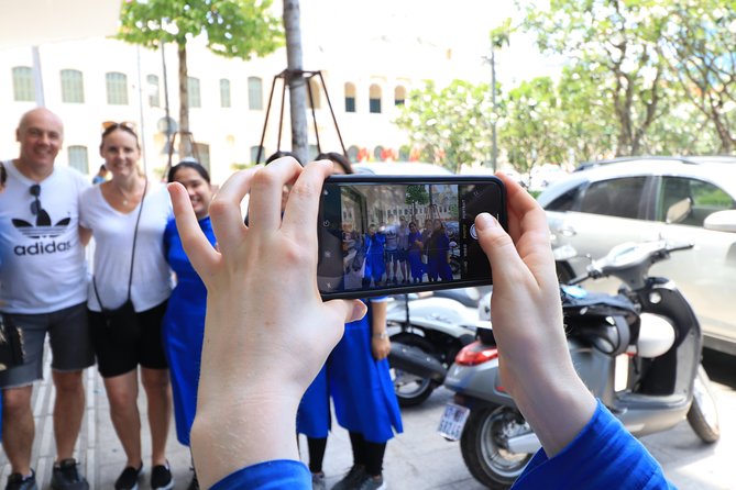 PRIVATE Walking STREET FOOD with GIRLPOWER locals - Walking, riding, and the route question