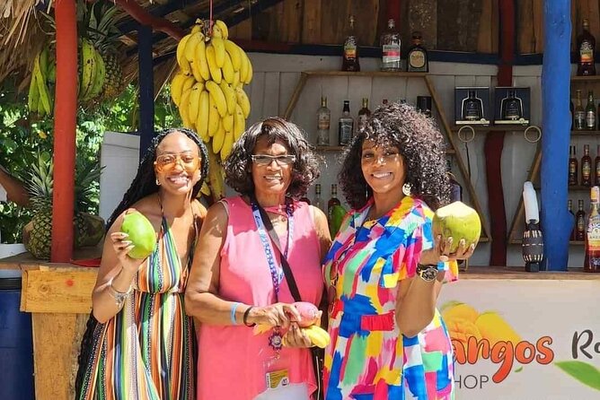 Puerto Plata Street Food : Eat Like a Local - Choosing a savory bite at Amparo’s Deli