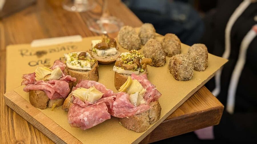 Rialto Street Food Tour & Stories: A Taste of Venice - Reading Rialto Market through food
