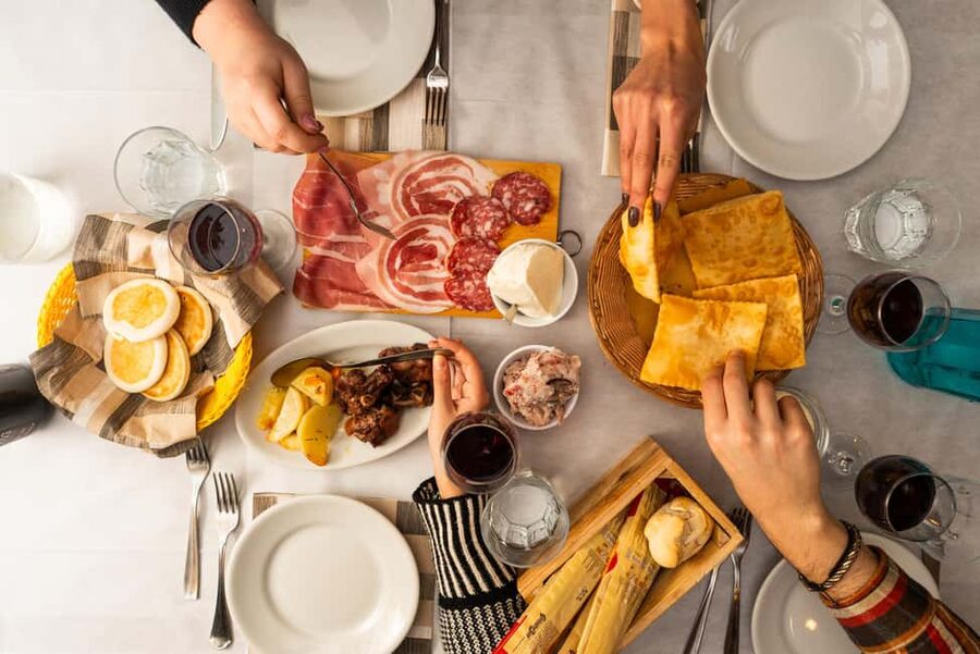 Rome: Aperitivo & Street Food Tour Delights - Starting near Piazza della Pilotta
