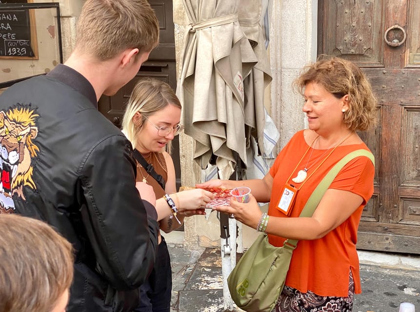 Rome Street Food: Delights at Campo dei Fiori & Ghetto Area - Entering Rome’s Jewish Ghetto