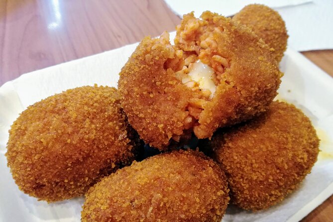 Rome Street Food Tour - History, Craft and Authentic Taste - Largo dei Librari starts with skewers and wine