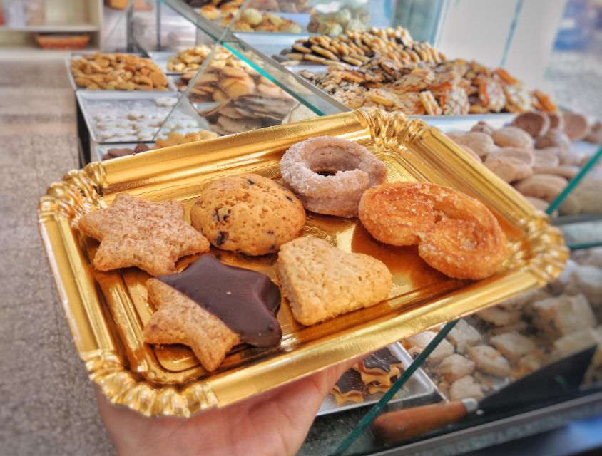 Rome: Trastevere and Jewish Ghetto Street Food Walking Tour - Group size, private tours, and guide style