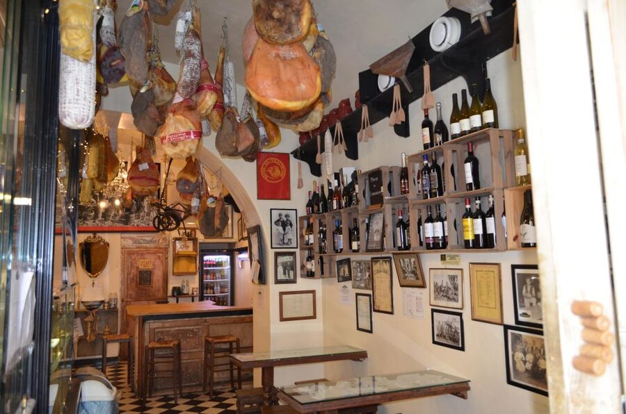 Rome: Trastevere and Jewish Ghetto Street Food Walking Tour - Piazza Trilussa, Ponte Sisto, and the walk toward the finish