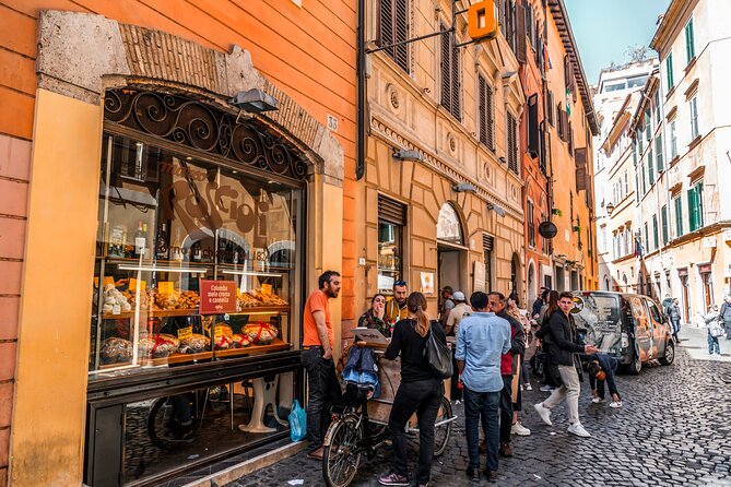 Rome: Ultimate Street Food Tour in the Old Town by Do Eat Better - Campo de’ Fiori starts with crisp Roman pizza