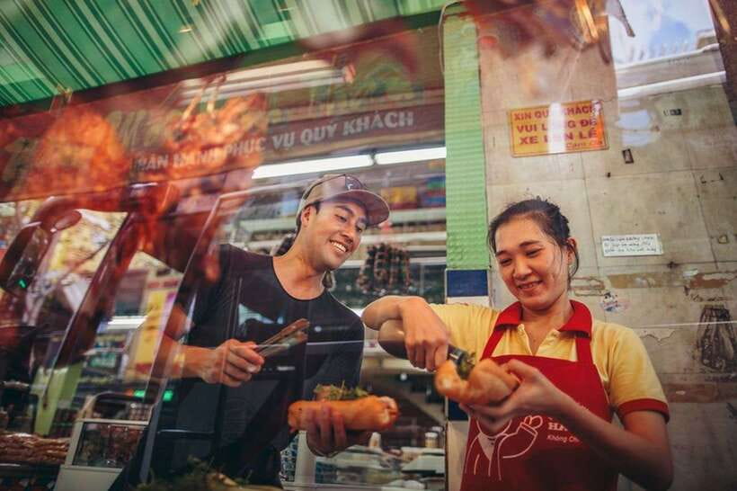 Saigon at Sunset: Ultimate Street Food Experience - What the guides add to the evening