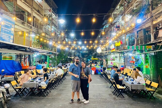 Saigon by Night: Private Street Food Walk You Can’t Miss - A seafood challenge in District 10