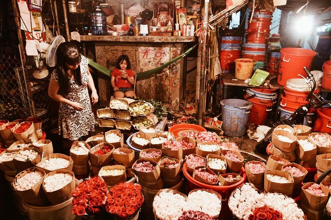 Saigon's Hidden Flavors - Private Street Food Walk with Local Students - Watching banh xeo crackle at the pan