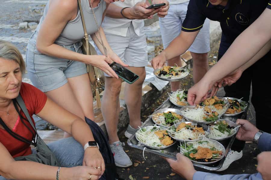 Saigon: Street Food Discovery & Local Culinary Journey - Bánh mì and the practical art of a Vietnamese sandwich