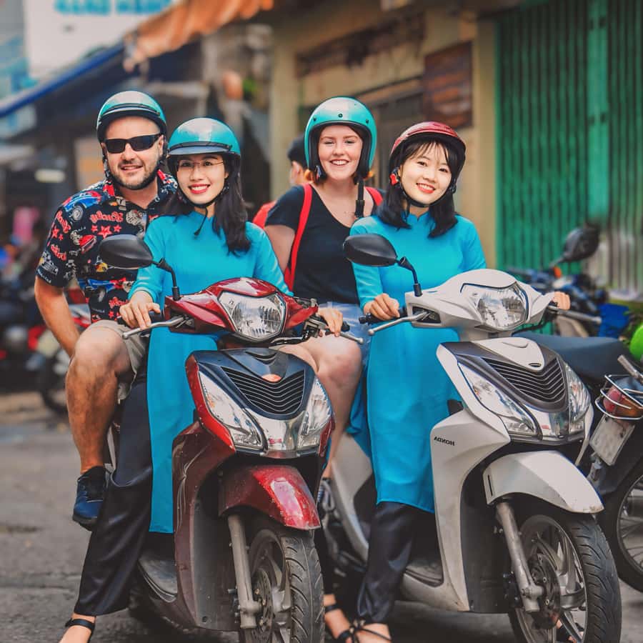 Saigon: Street Food Tasting & Sightseeing Tour by Motorbike - Key points at a glance