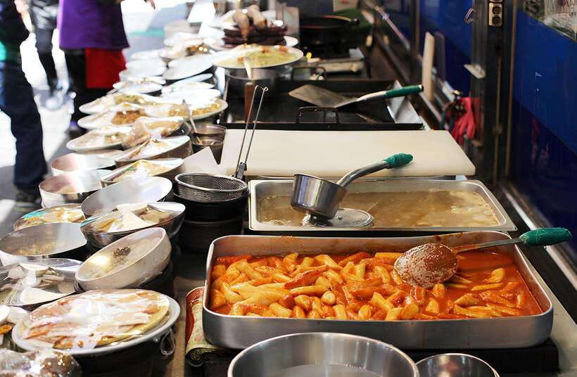 Seoul: Guided Street Food Tour at Namdaemun Market - Crafts, stalls, and the second half of the walk
