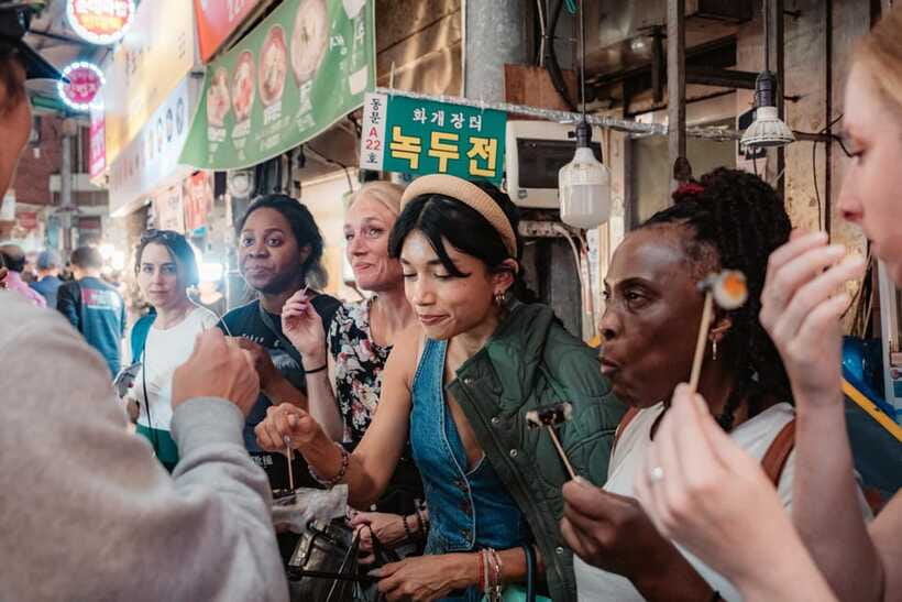 Seoul: Night Market Food Tour with Local Guide - From kalguksu to bulgogi: building a fuller meal