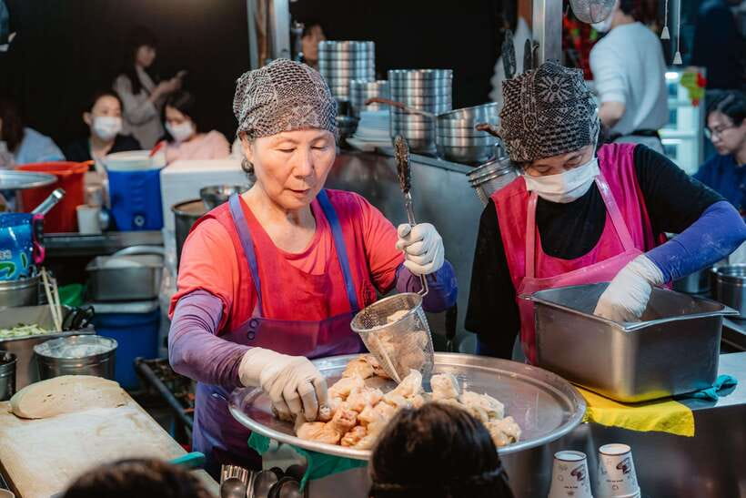 Seoul: Night Market Food Tour with Local Guide - Drinks, rice wine, and Korean drinking games