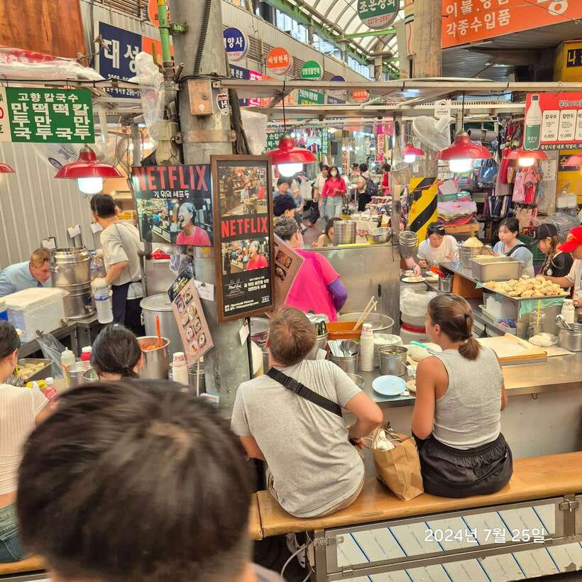 Seoul: UNESCO Palace and Street Foods Guided Tour - Why this palace-and-food pairing works