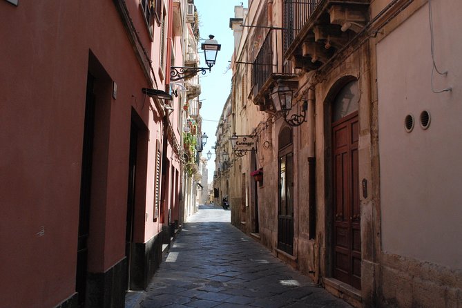 Sicilian Food tour and wine tasting in Ortigia in Syracuse - The walking stories may be the real highlight