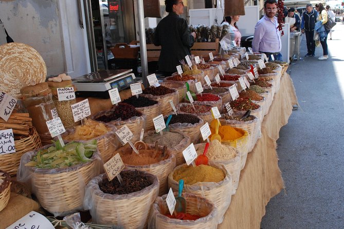 Sicilian Food tour and wine tasting in Ortigia in Syracuse - Ortigia Market and the first Sicilian bites