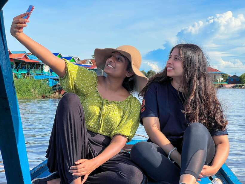 Siem Reap: Tonle Sap and Kampong Phluk Tour with Street Food - A Buddhist monastery on an artificial island