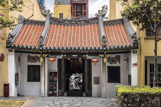 Signature Urban Night Tour: Sunset Street Food in Singapore - Fuk Tak Chi Museum and the first chapter of Chinatown