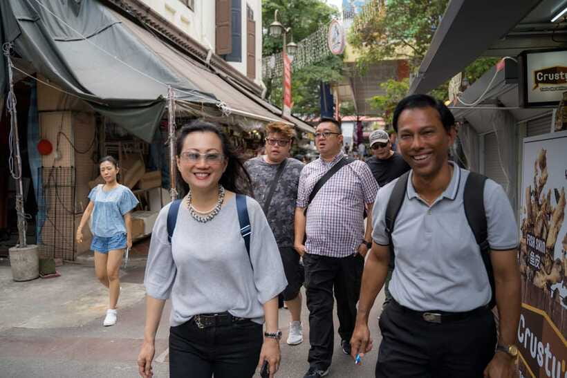 Singapore: Chinatown Hawker Food Tour with 7 Food Tastings - Dietary needs, comfort, and practical details