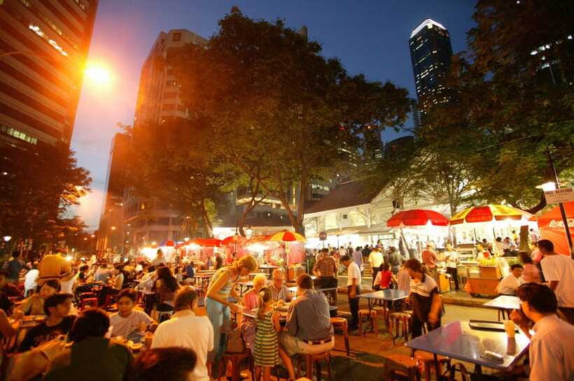 Singapore: Lau Pa Sat Night Street Food with Marina Bay Walk - Marina Bay after dark