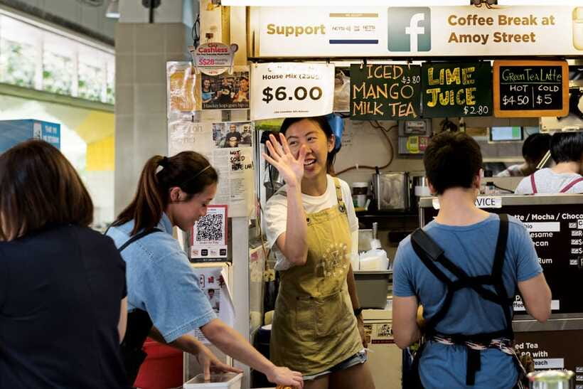 Singapore: Lau Pa Sat Night Street Food with Marina Bay Walk - Should you book this Singapore food walk?